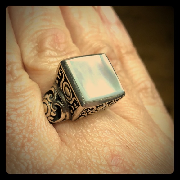 Sterling Silver Mother of Pearl Size 8 Ring - Picture 1 of 7